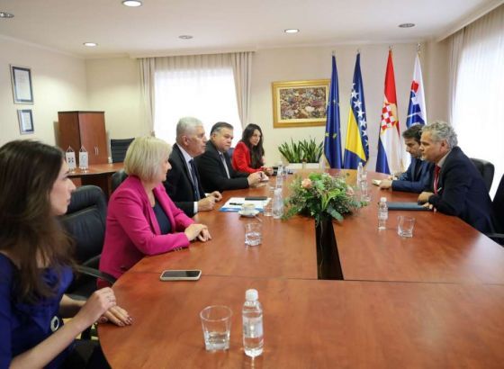 Čović se sastao sa Sattlerom, razgovarali o aktualnoj političkoj situaciji i funkcioniranju vlasti