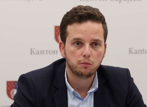 Uk podnio ostavku na mjesto premijera KS