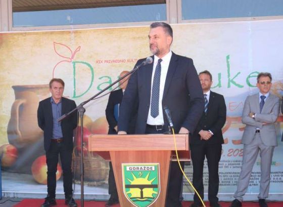Konaković otvorio sajam 'Dani jabuke' u Goraždu
