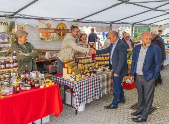U Bihaću otvoren Sajam pčelarstva i meda – Put zlata