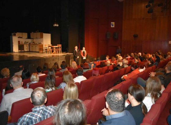 Predstavom 'Moj sin samo malo sporije hoda' u Brčkom počeli 40. Internacionalni teatarski susreti