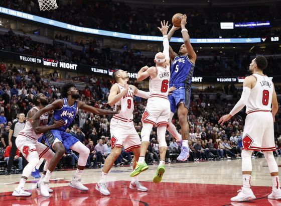 Bankero utišao Junajted centar, Boston bolji od File u derbiju