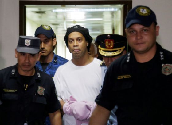 Ronaldinjovi računi su prazni, brazilske vlasti traže novac
