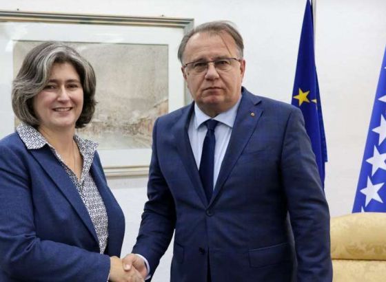 Nikšić s otpravnicom poslova Ambasade SAD: Nedvojbena podrška provedbi antikorupcijske legislative