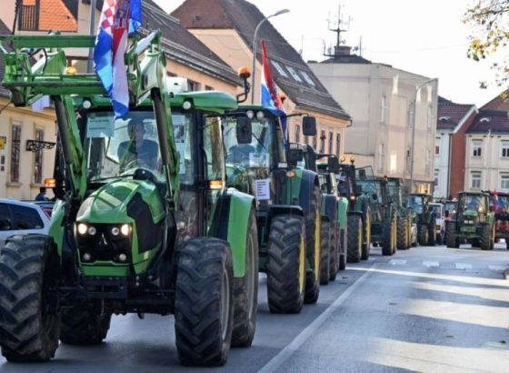 Nezadovoljni seljaci blokirali cestu prema graničnom prijelazu Županja-Orašje