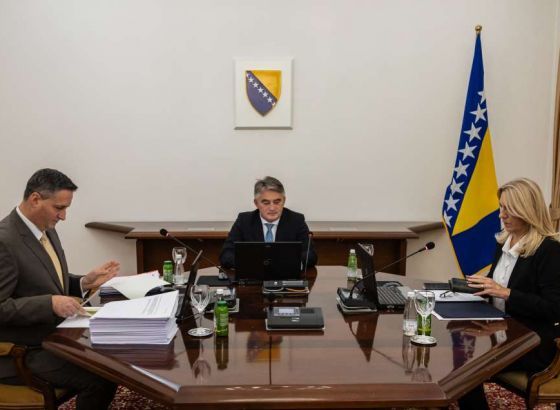 Predsjedništvo BiH donijelo odluku da Komšić pozove papu Franju u zvaničnu posjetu BiH