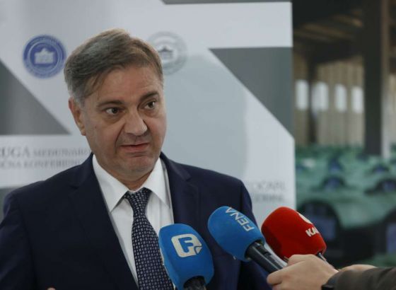 Zvizdić: Malo je osoba, poput Dodika, koji u stvari hvale onoga koga kritikuju