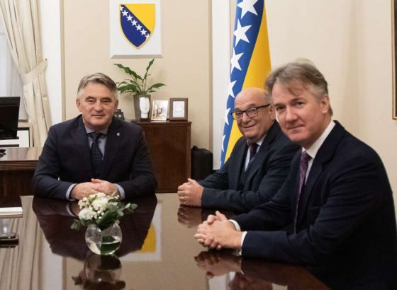 Komšić - Peach: Opredjeljenje Vlade Ujedinjenog Kraljevstva o nastavku podrške OSBiH