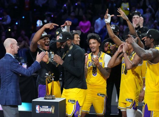 Tandem Lejkersa činio čuda u NBA kupu, čak pet najefektnijih poteza pripada Dejvisu i Kralju