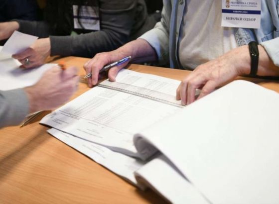 Otvorena birališta u Srbiji, pravo glasa ima 6.500.666 birača