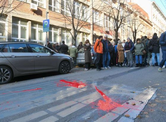 Prosvjed roditelja ispred 'Ribnikara', traže pravdu za ubijenu djecu i veću sigurnost u školama