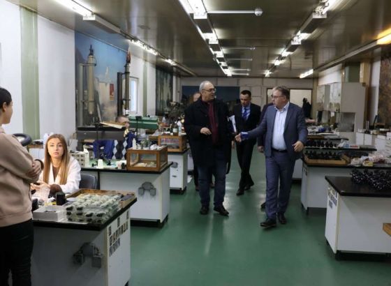 Nikšić i Lakić posjetili kompaniju 'Zrak': Povećan broj zaposlenih i zaključeni novi ugovori (VIDEO)