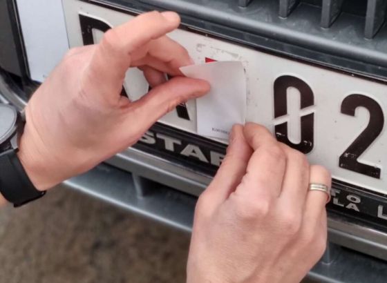 Vlada Kosova ukinula naljepnice na srbijanskim registarskim tablicama