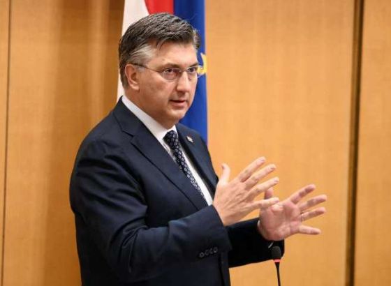 PLJUŠTE REAKCIJE: Zastupnica Orešković hrvatskog premijera uporedila s Hitlerom