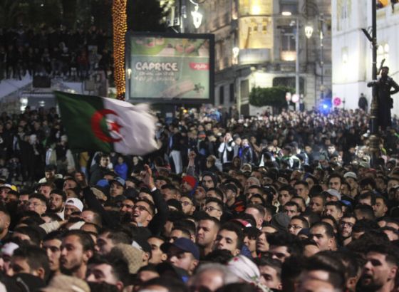 Navijači bjesni: Jurili igrače Alžira ispred hotela