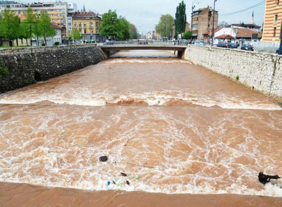 U rijeci Miljacki pronađeno beživotno tijelo