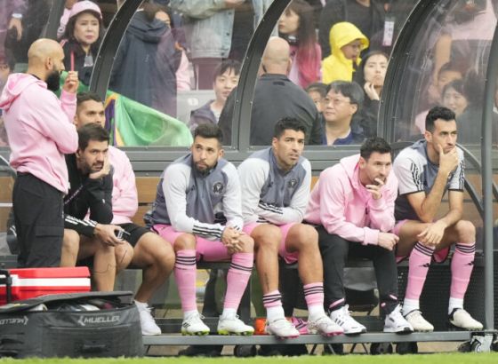 Mesi na klupi, pobuna u Hong Kongu: Vratite nam pare