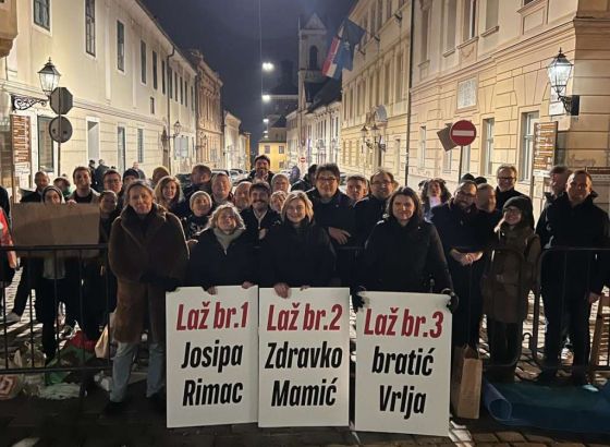 Zagreb: Zastupnici iz Kluba Možemo! probdjeli noć na Markovom trgu