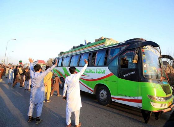 Hiljade pristalica Khana blokiraju autoputeve u znak protesta zbog rezultata izbora u Pakistanu