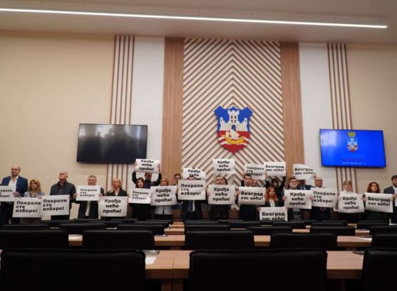 Srbija: Oporba tvrdi da SNS nema većinu u Skupštini, Beograd na rubu novih izbora