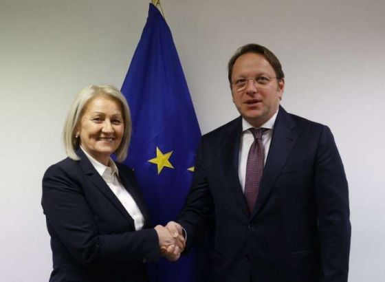 Krišto s europskim povjerenikom Várhelyijem razgovarala o europskom putu BiH