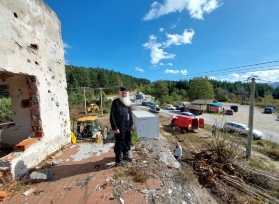 NOVE PROVOKACIJE IZ SREBERENICE: Radikalni monah gradi crkvu kraj šehidskog spomen-obilježja, a u selu nema nijednog pravoslavca