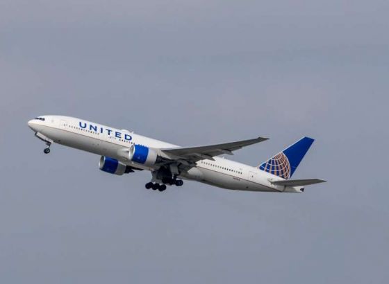 Boeing-777 prinudno sletio nakon što mu je u letu otpala guma