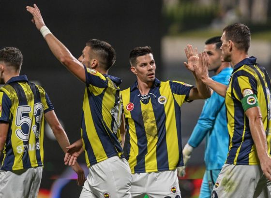 Fenerbahce gubio, pa ubjedljivo slavio i nastavio potjeru za Galatasarayom