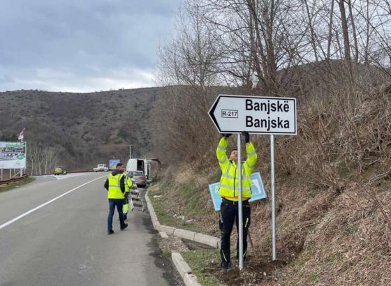 Na sjeveru Kosova oštećene dvojezične prometne ploče