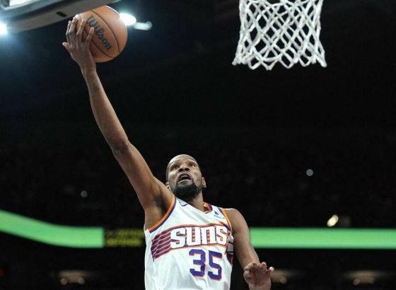 Durent preskočio O'Nila na listi najboljih NBA strijelaca, Karijeva peta sezona sa najmanje 300 trojki