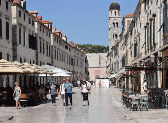Konobari i kuhari iz BiH spremaju se za sezonu u Hrvatskoj, plate iznad 2.000 eura