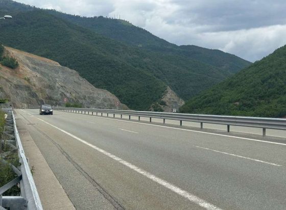 Osam poginulih u padu automobila u rijeku u Albaniji