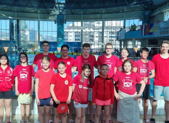 NOVI USPJESI PLIVAČA VELEŽA: Na takmičenju u Sarajevu osvojeno 14 medalja