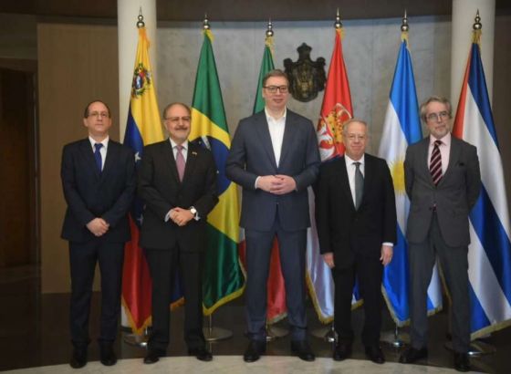 Vučić s veleposlanicima južnoameričkih zemalja razgovarao o rezoluciji o genocidu u Srebrenici