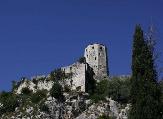 Izložba slika 'Paralelno' Emira Kapetanovića u Počitelju