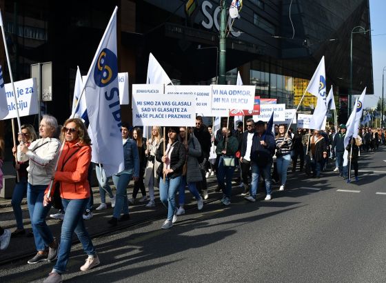 Mersiha Beširović: O radničkim pravima, boljim plaćama, oružanim napadima, mobingu, seksualnom uznemiravanju radnica ...
