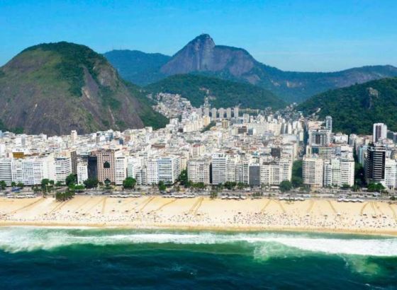 Tisuće obožavatelja na besplatnom koncertu pop zvijezde Madonne održanom na plaži Copacabana