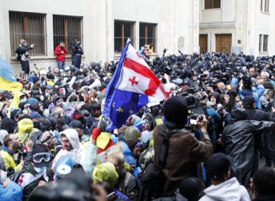 Dva Amerikanca i jedan ruski državljanin među 20 pritvorenih na protestima u Gruziji