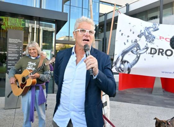 Australijski zviždač koji je otkrio ratne zločine u Afganistanu osuđen na pet godina zatvora zbog odavanja vojnih tajni