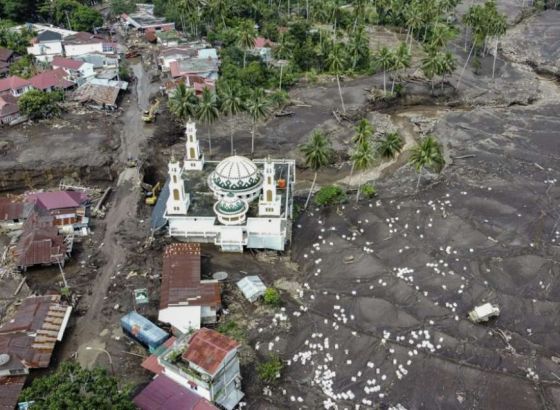 Broj mrtvih u poplavama u Indoneziji porastao na 62