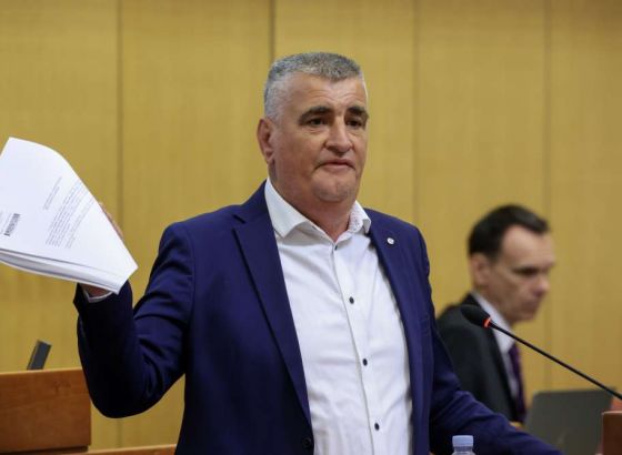 Hrvatska oporba prvu sjednicu počela kritikom programa vlade i koalicije HDZ-a i DP-a