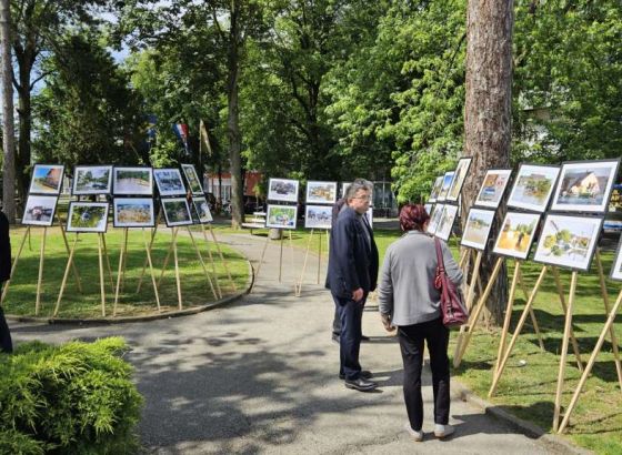 Izložba fotografija na temu desete godišnjice poplava u Orašju