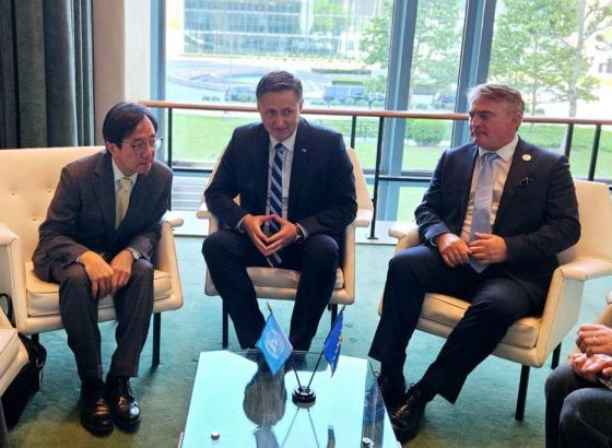 Bećirović i Komšić s ambasadorom Japana u UN-u o važnosti usvajanja rezolucije o Srebrenici
