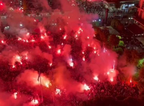 Atina nije spavala, historijski uspjeh Olympiacosa slavilo 100.000 Grka