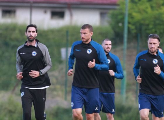 Džeko pred odlaskom iz Fenerbahcea, na stolu dvije izdašne ponude