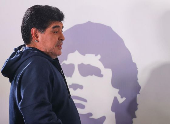 Odložena aukcija Maradonine Zlatne lopte