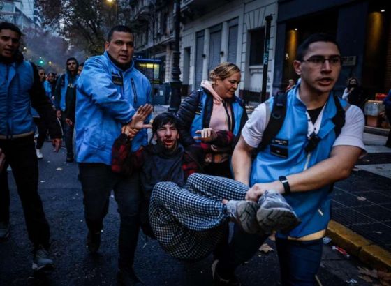 Sukob policije i demonstranata u Buenos Airesu dok je Senat usvajao Mileijeve reforme