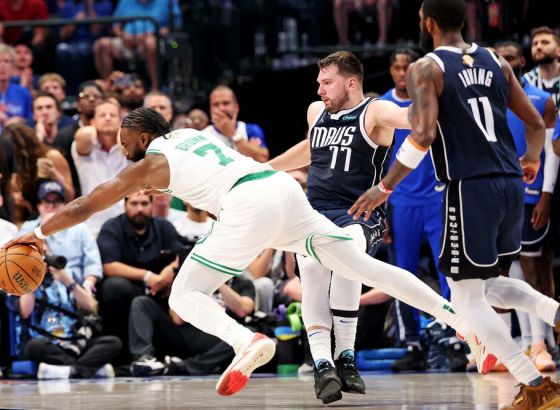 Boston na meč od istorije, Dončić sudijskim kriterijumom za rukije zaradio prvo isključenje u plej-ofu