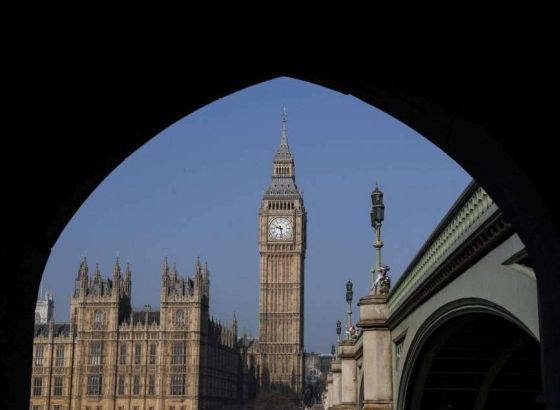 Inflacija u Velikoj Britaniji usporila do cilja centralne banke od dva posto