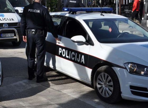 Teško stradao maloljetnik na motoru